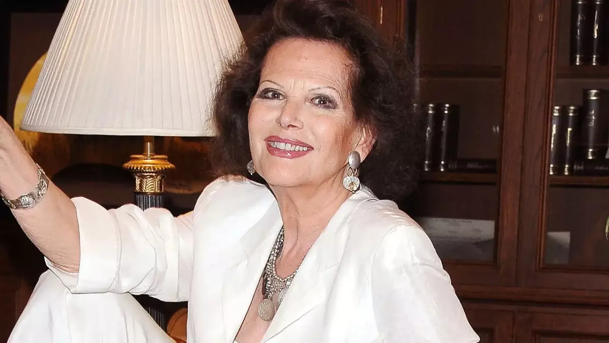 Claudia Cardinale hizo pasar a su hijo por su hermano